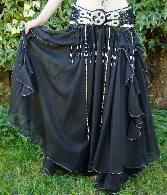 Beautiful skirt in black with strips and slits on the side
