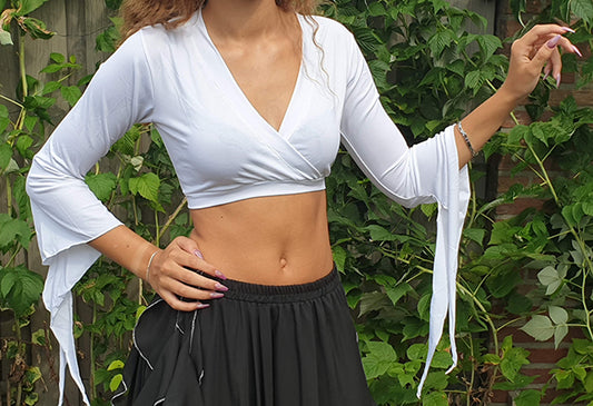 White top made of polyester with three-quarter sleeves